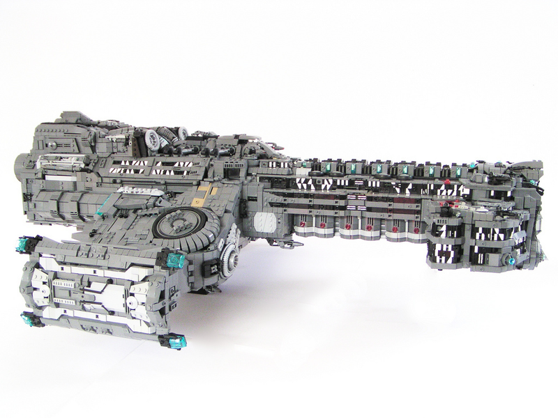 Illustration for article titled The battlecruiser Hyperion from Starcraft II, à la LEGO